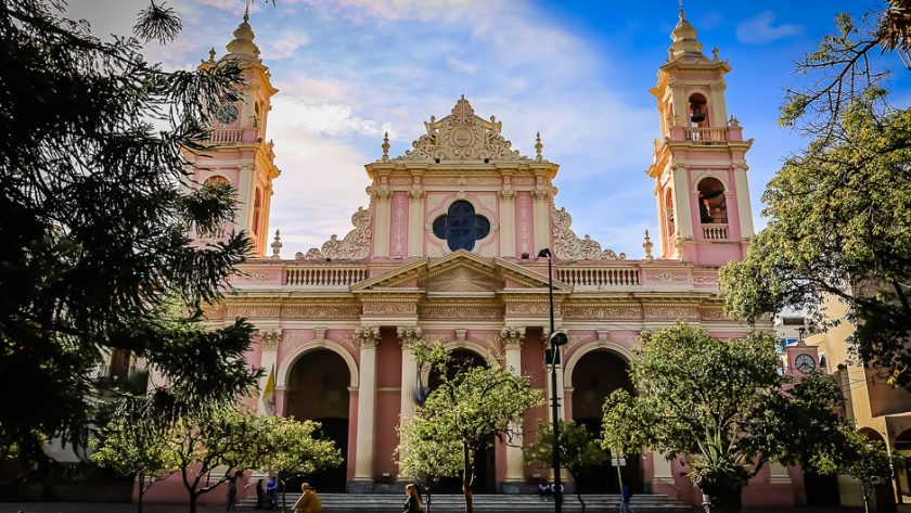 La cathédrale de Salta et ses palmiers