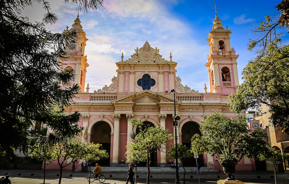 La cathédrale de Salta et ses palmiers