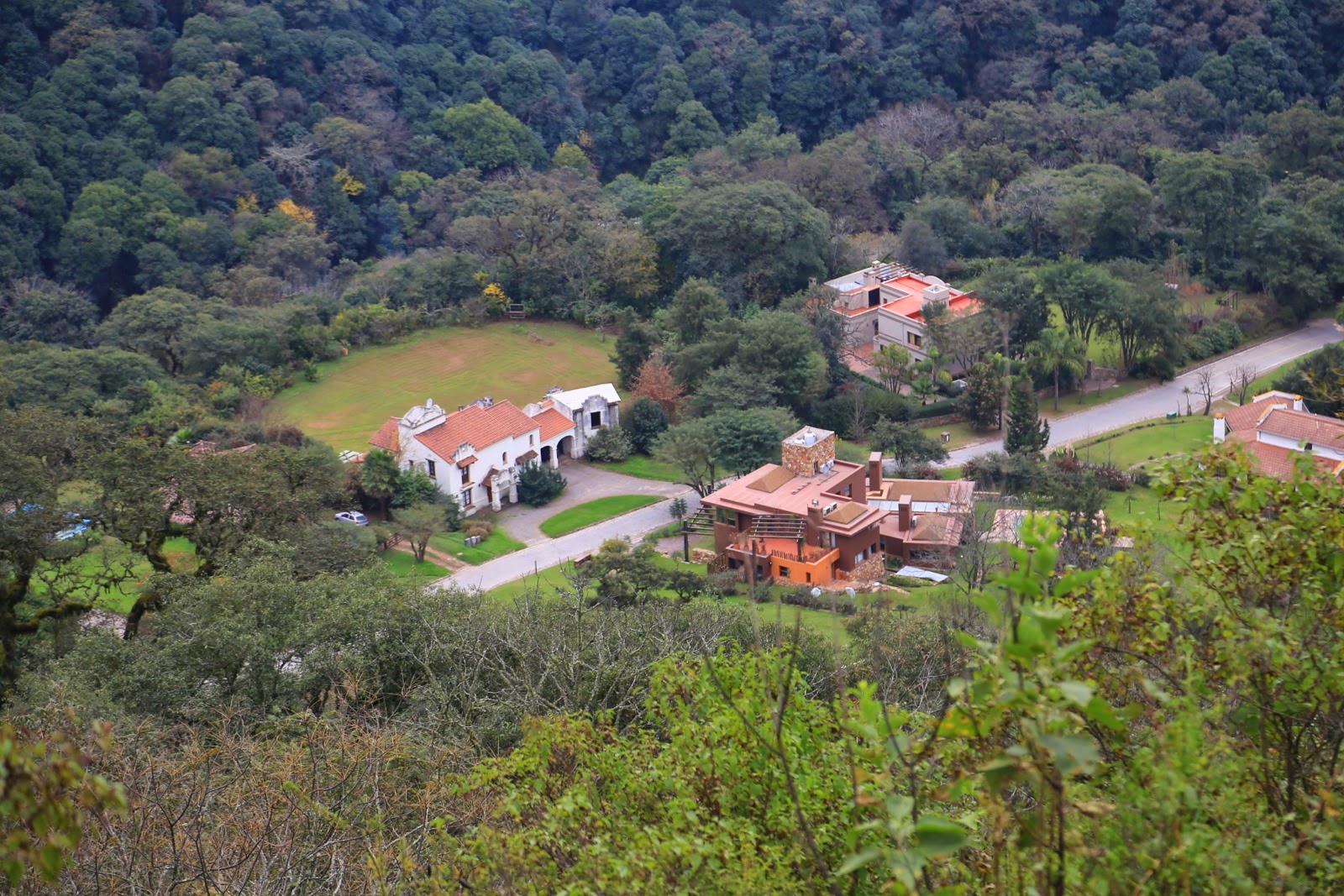 Propriétés dans la vallée verdoyante