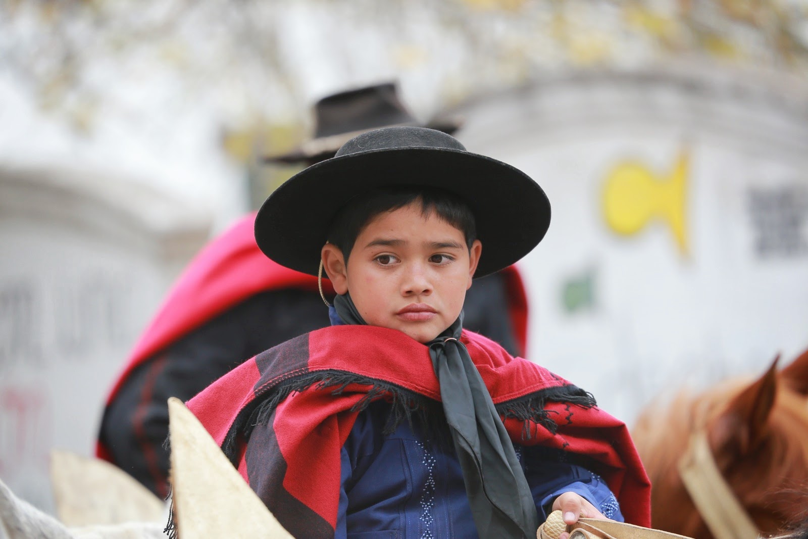 Jeune gaucho au chapeau noir
