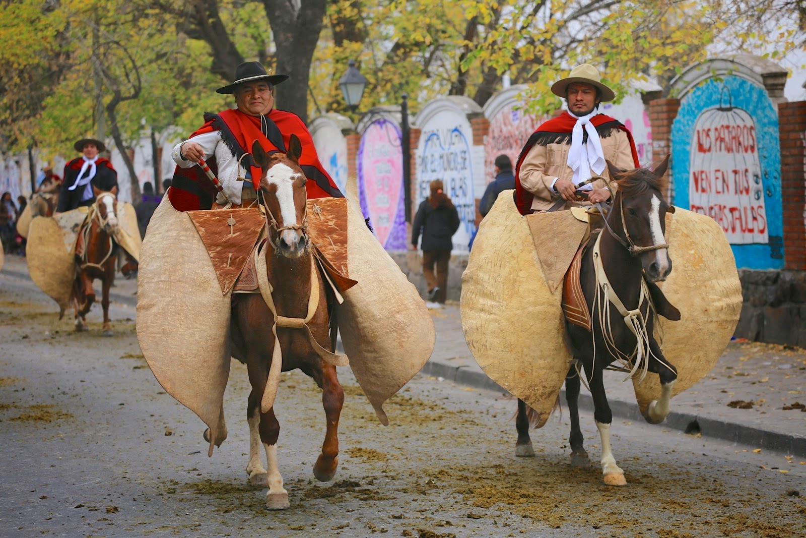 Gauchos en tenue traditionnelle