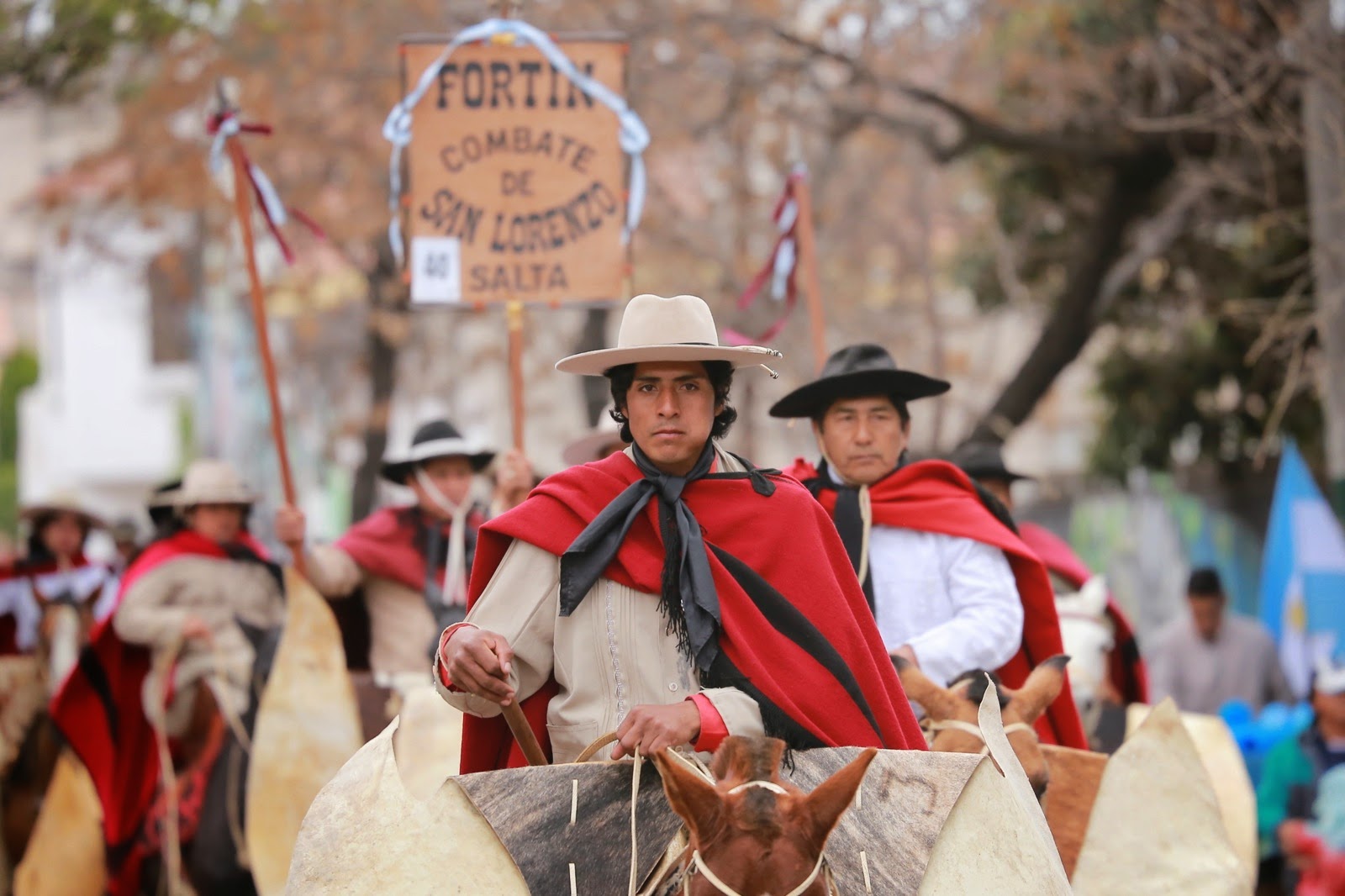 Groupe de gauchos dans le défilé
