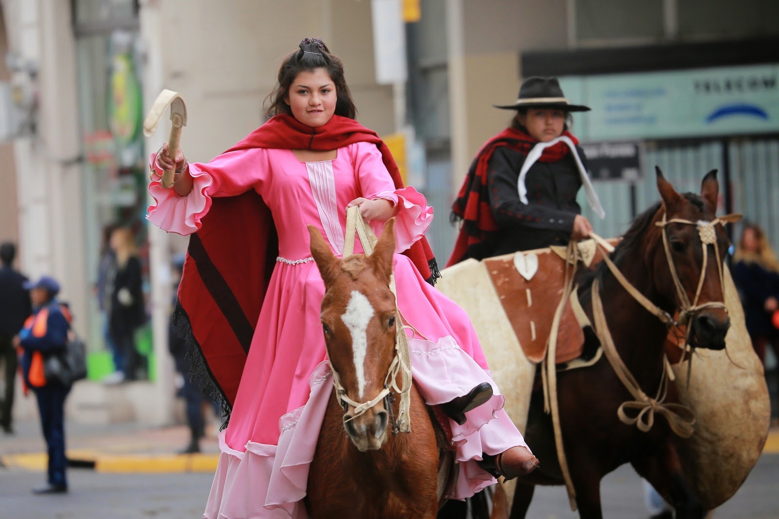 Cavalière en tenue rose