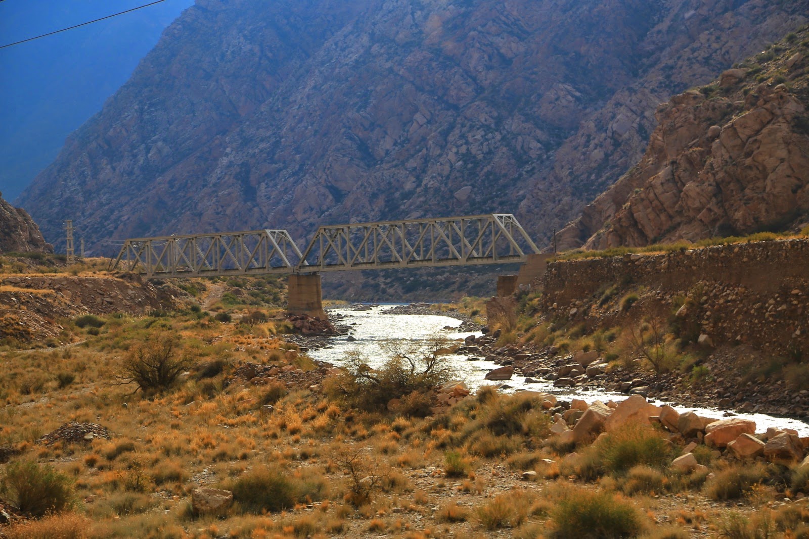 Rivière au fond du canyon
