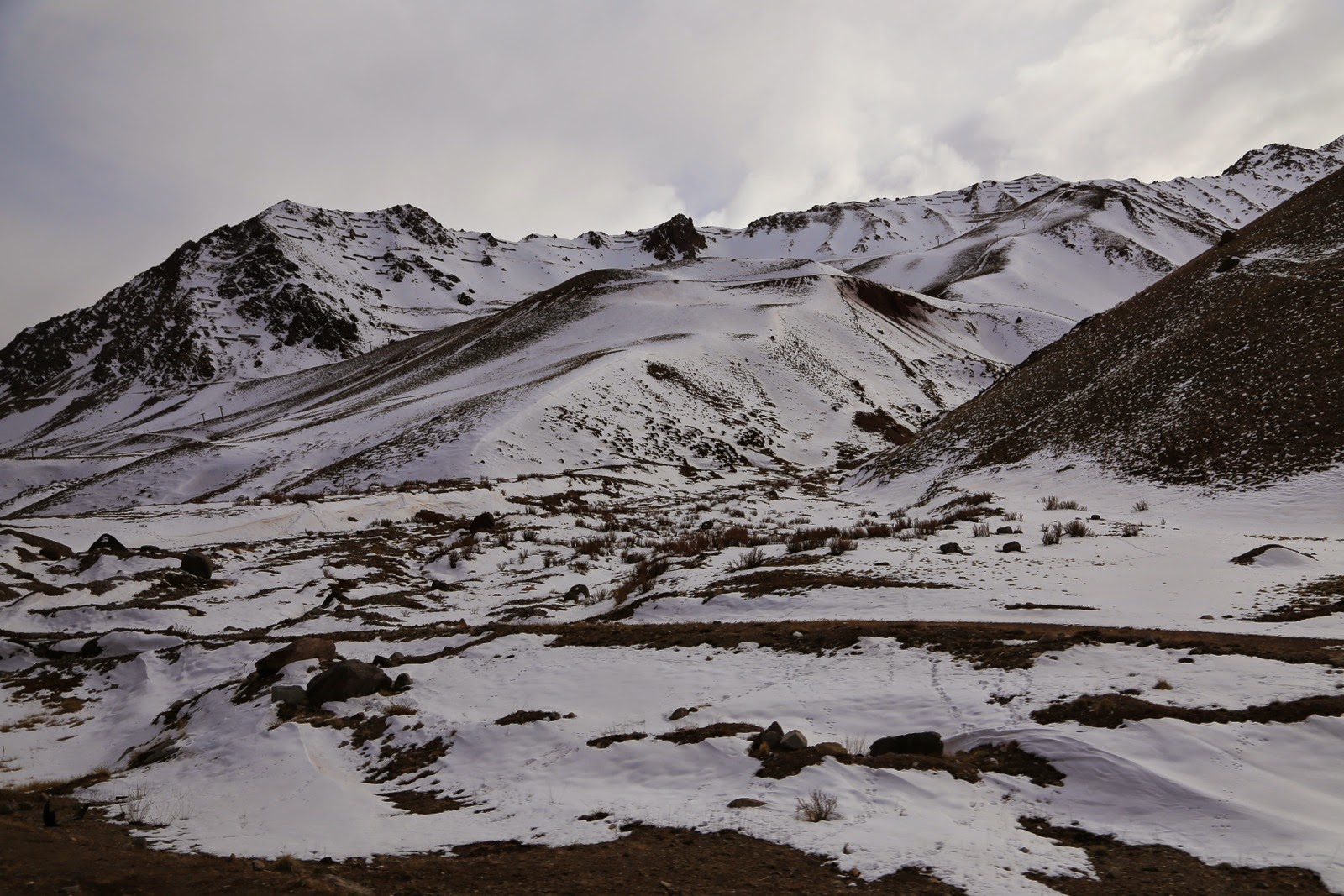 Montagnes enneigées de la cordillère