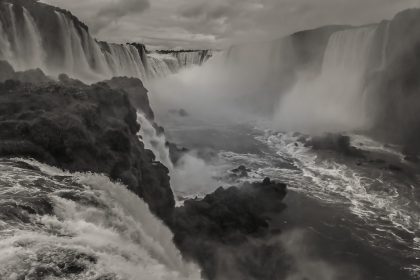 Les chutes d’Iguaçu en noir et blanc