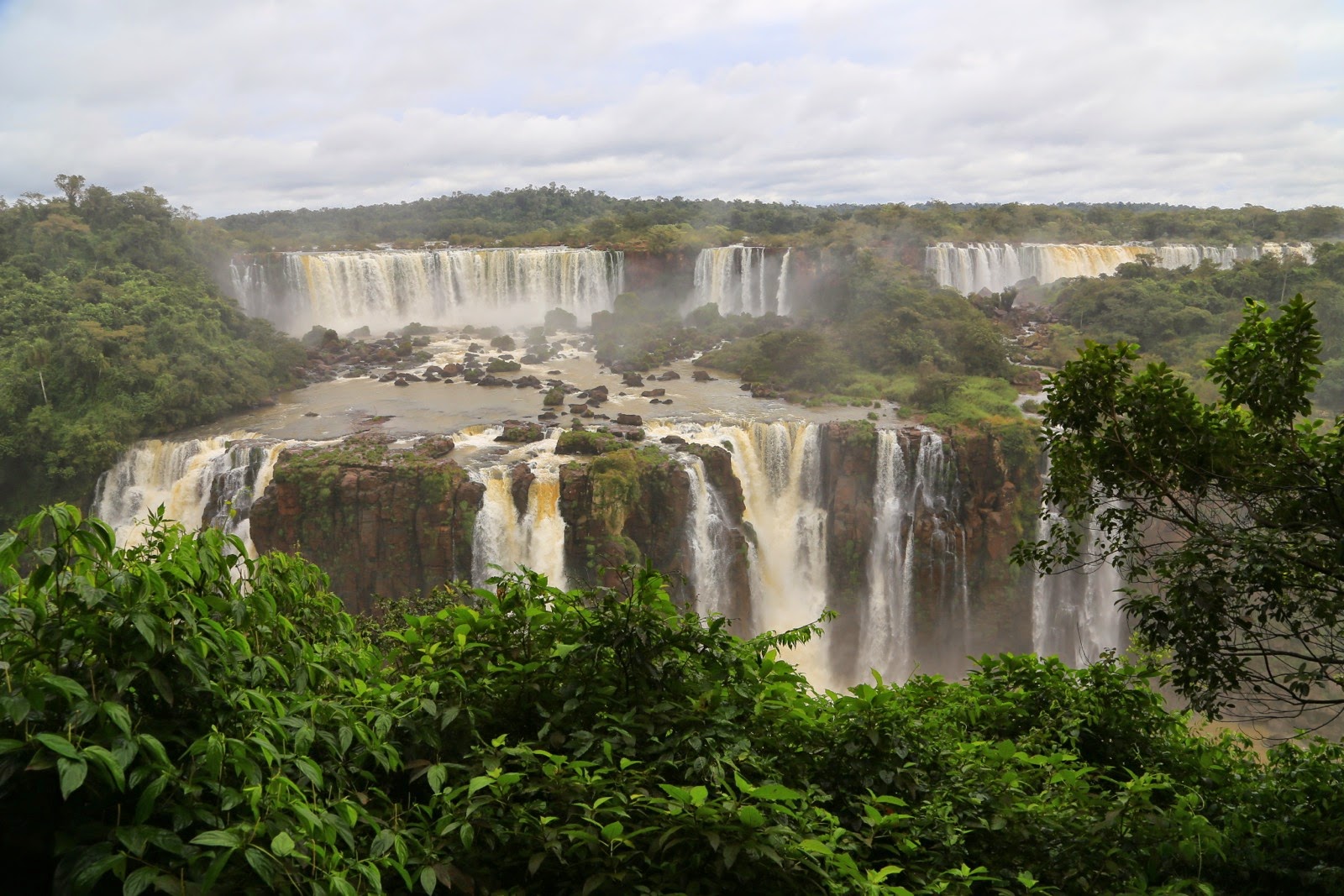 Les chutes d’Iguaçu vues depuis le sentier brésilien