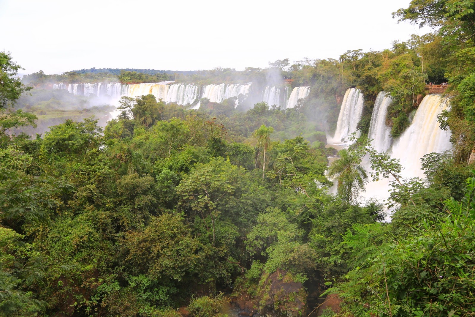 Cascades vues depuis le côté argentin