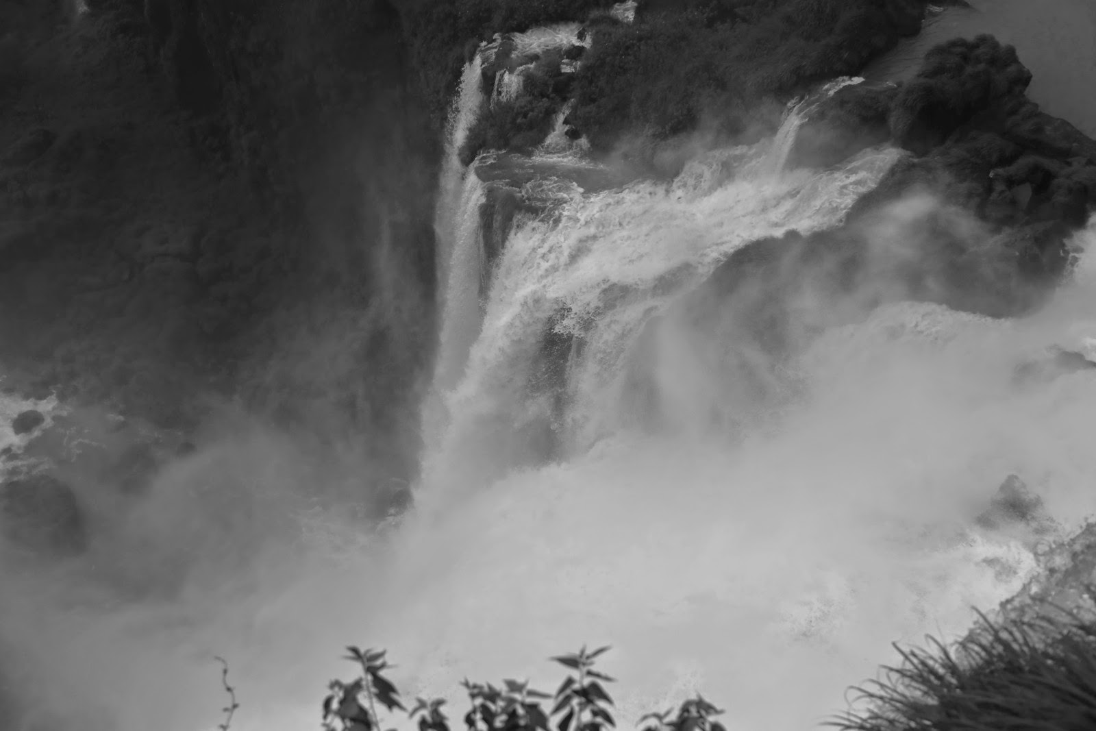 Rideau d’eau en noir et blanc