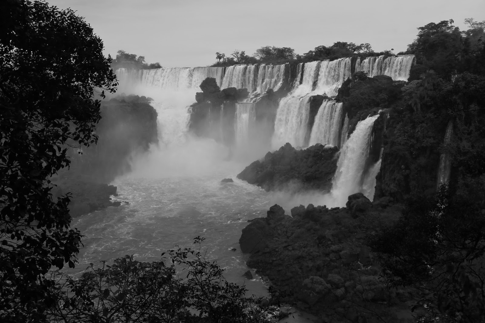Chutes d’Iguazu en noir et blanc