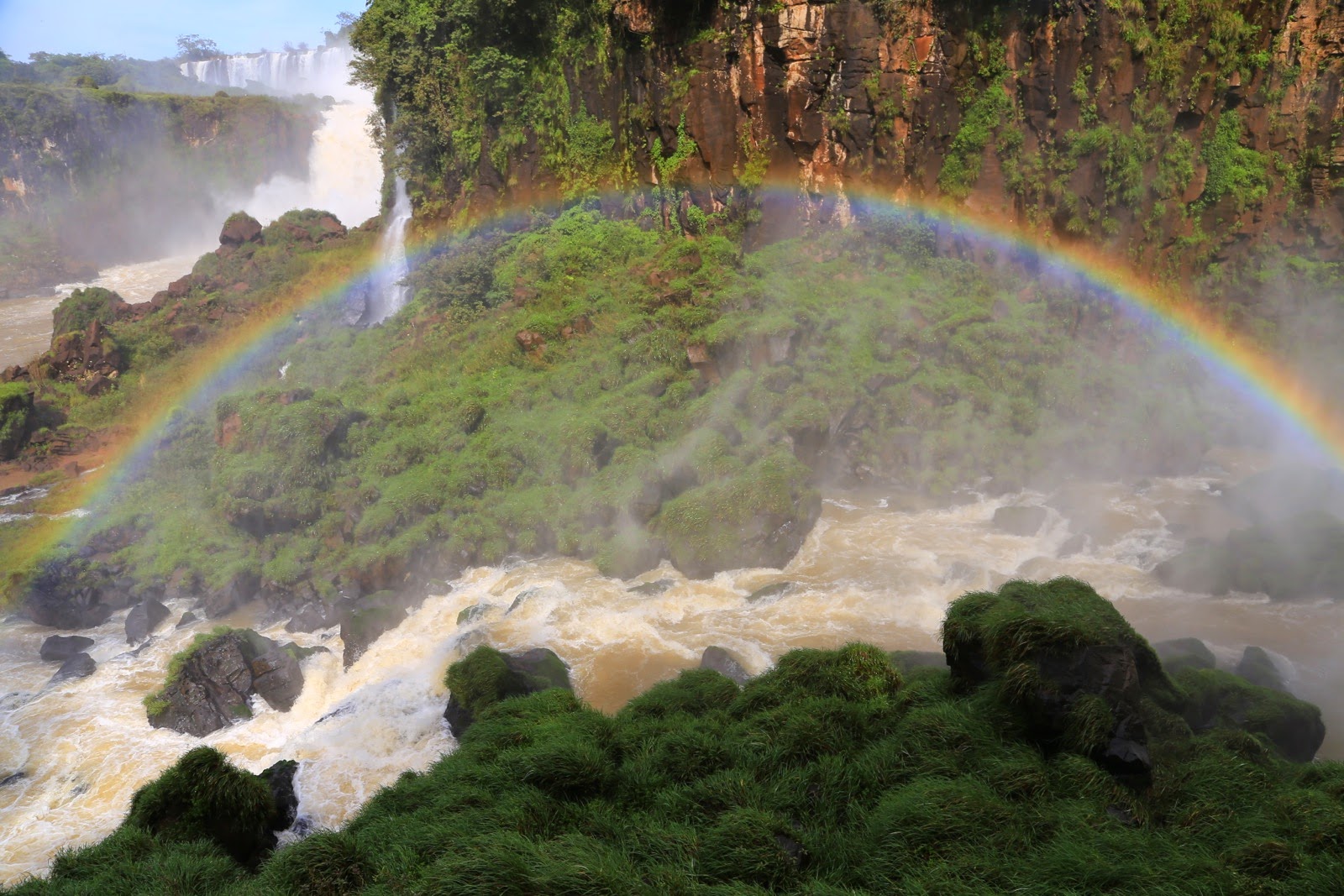 Arc-en-ciel sur les chutes
