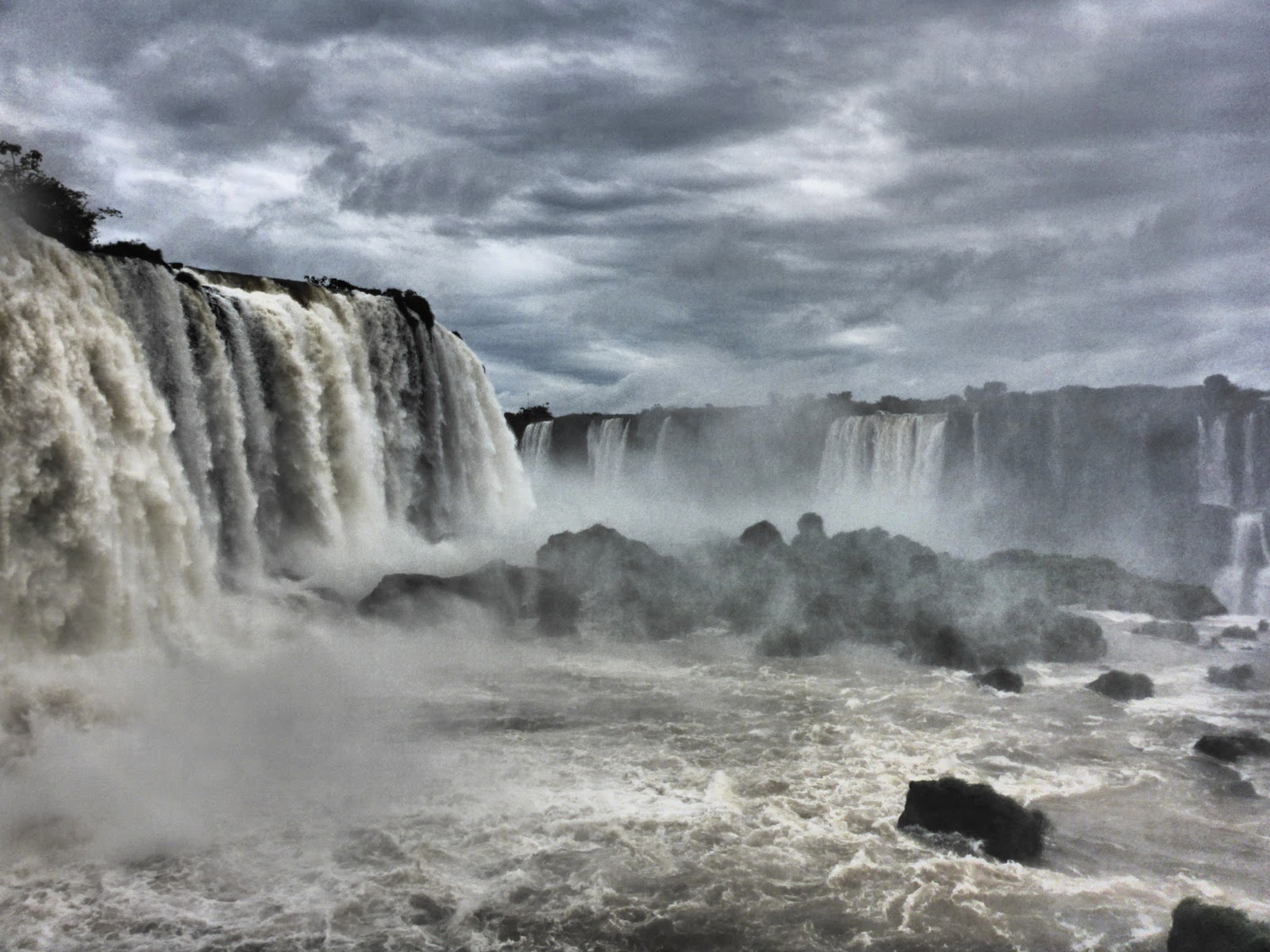 Cascade dans un nuage d’embruns