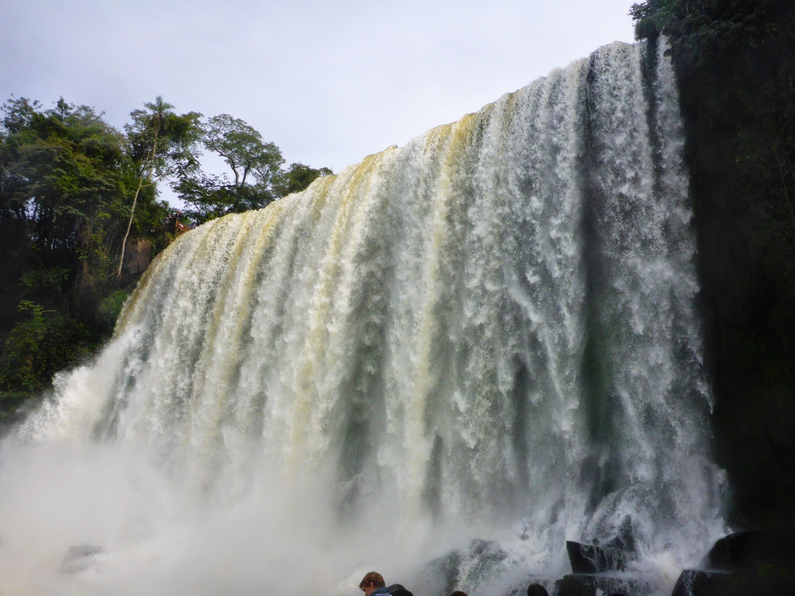 Grande chute dans la brume