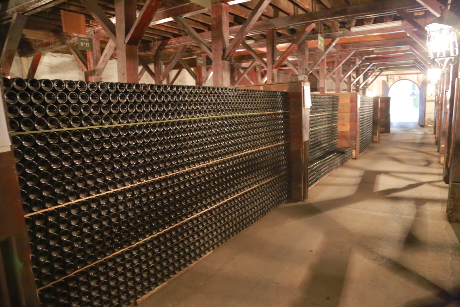 Mur de bouteilles en vieillissement