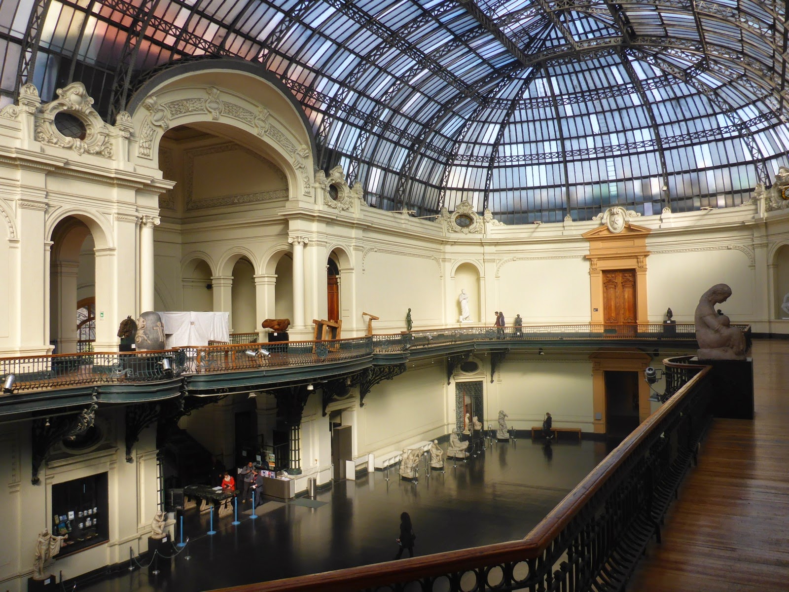 Grand hall à verrière du Museo de Bellas Artes
