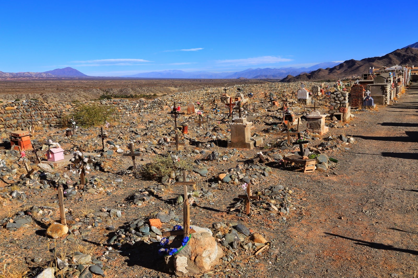 Monticules de pierres du cimetière
