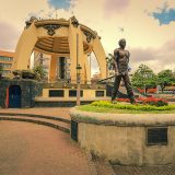 Monument et statue sur une place de San José