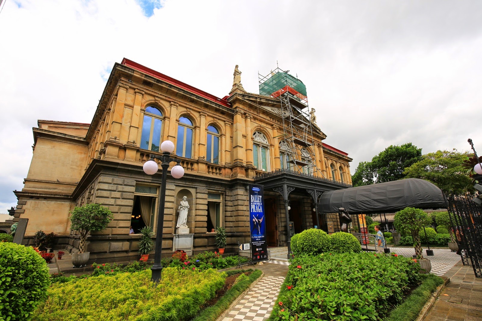 Le Teatro Nacional de San José