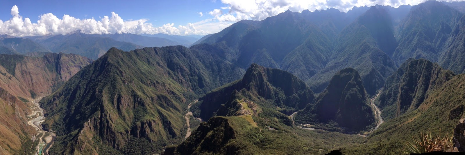 Panorama sur les montagnes depuis le sommet