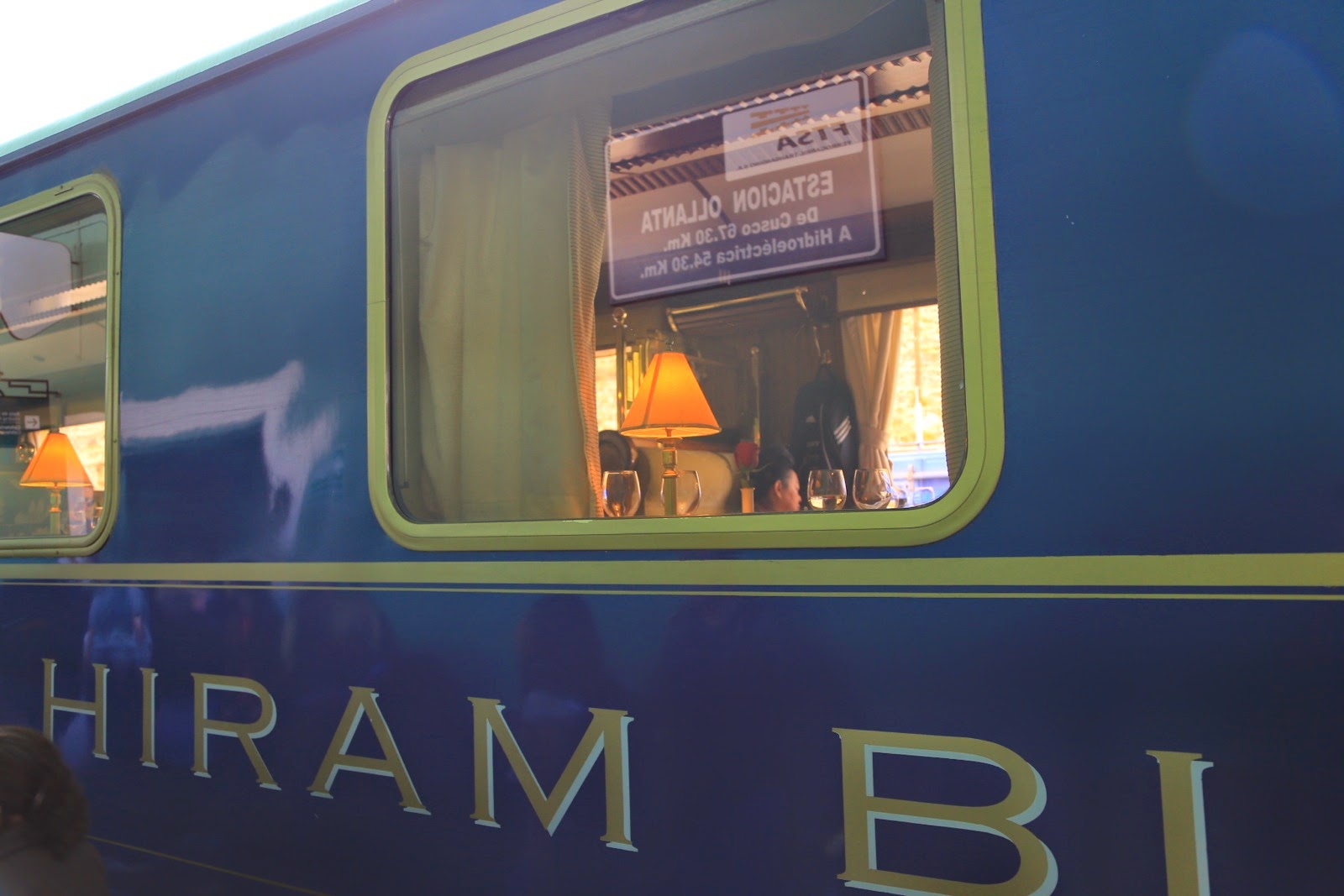 Wagon bleu du train de luxe Hiram Bingham