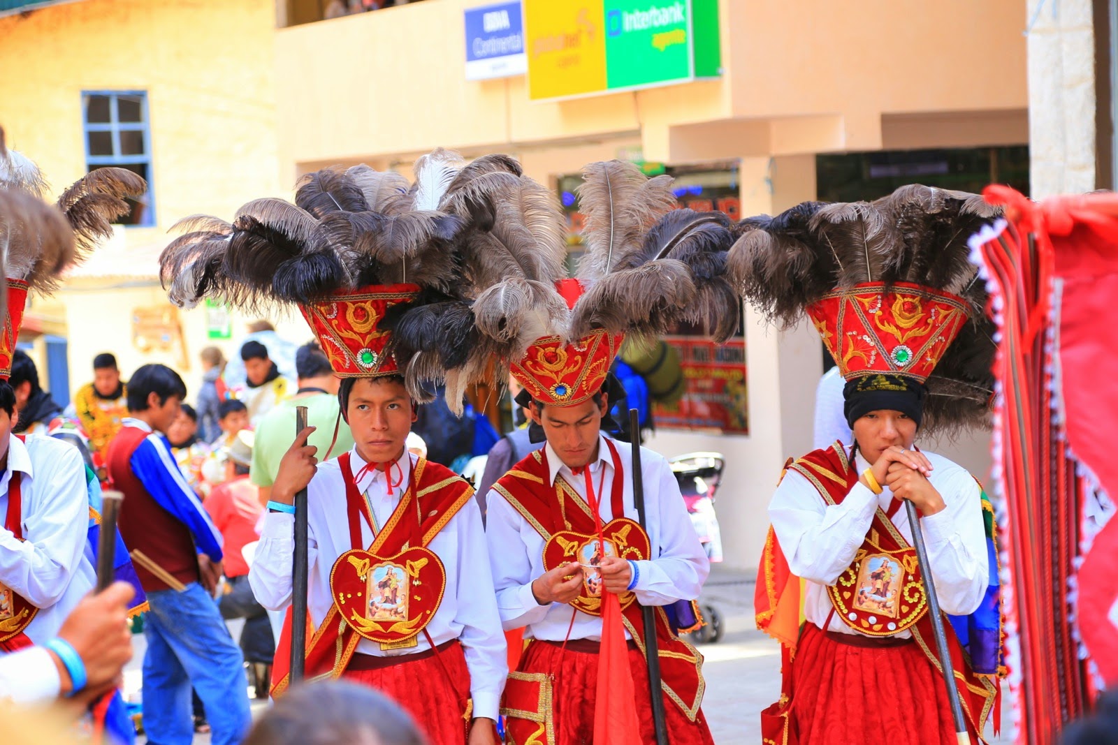 Danseurs en costume traditionnel pour la fête de la Virgen del Carmen
