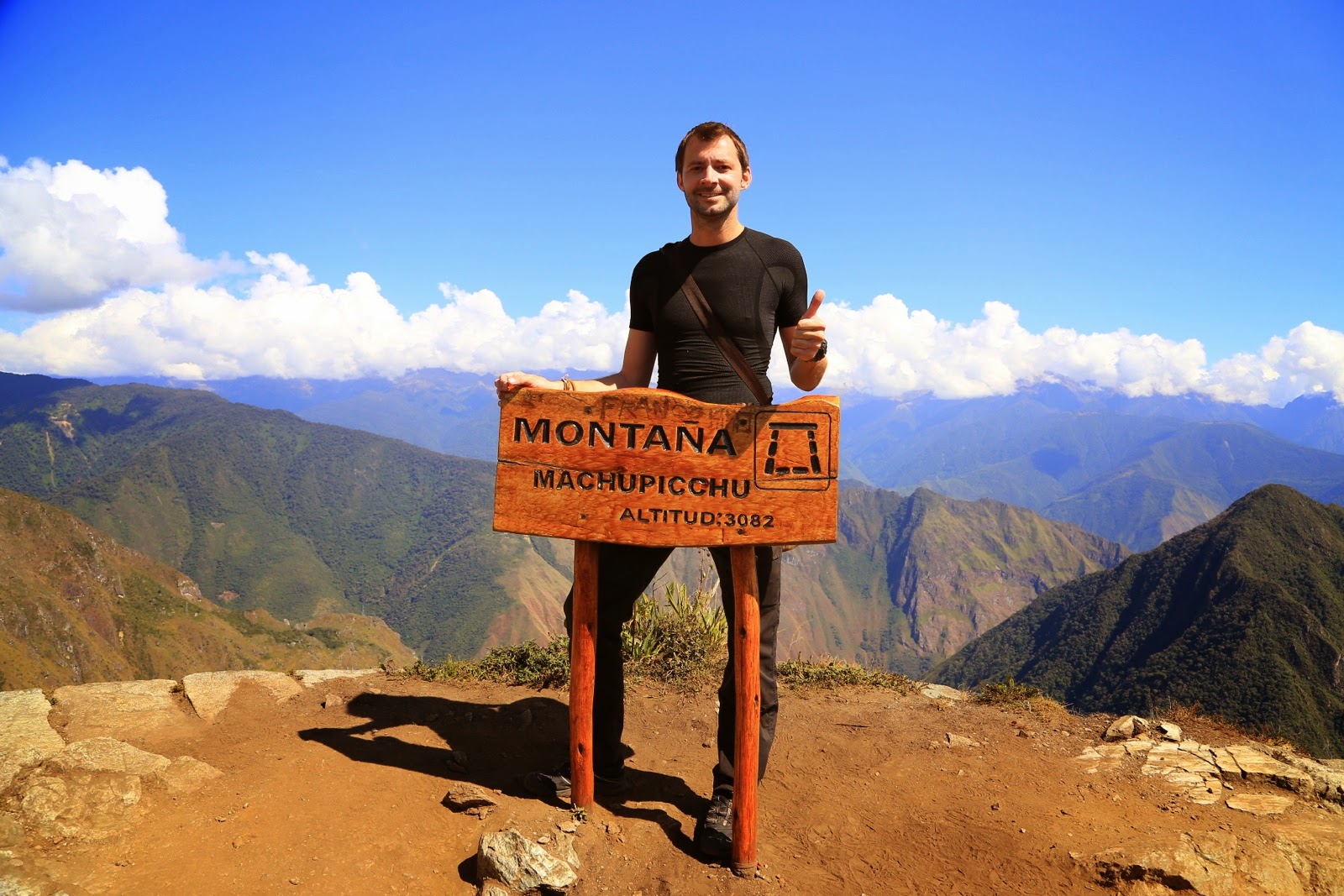 Au sommet de la Montaña, derrière le panneau d’arrivée