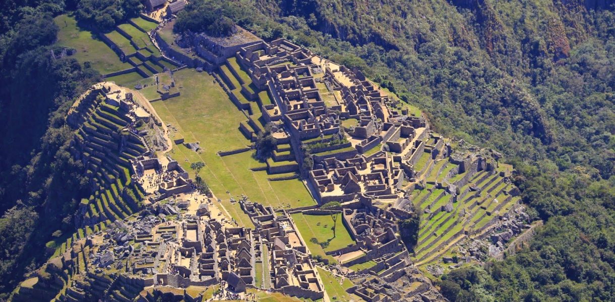 La citadelle inca vue depuis le sommet de la Montaña