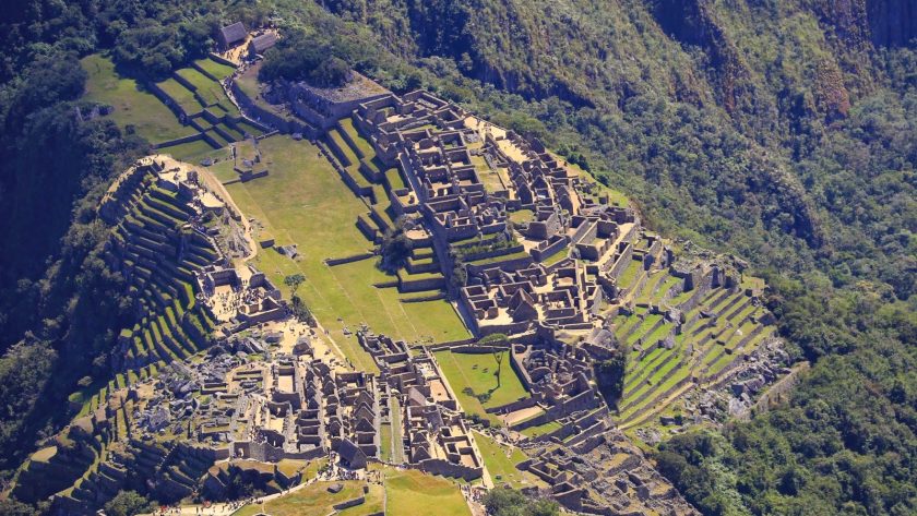 La citadelle inca vue depuis le sommet de la Montaña