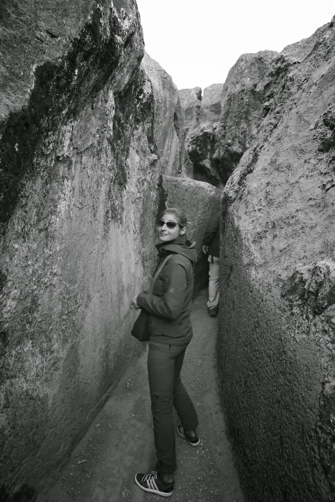Passage en zigzag en noir et blanc