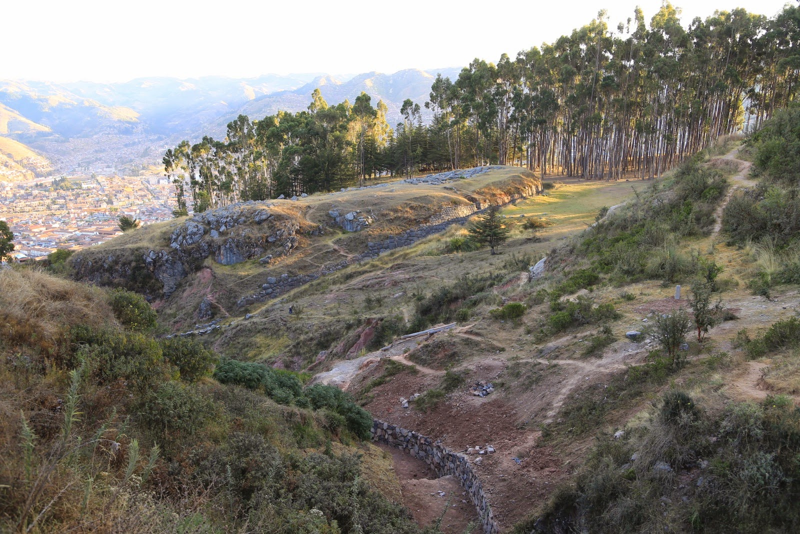 Ruines de Pukapukara sur la colline