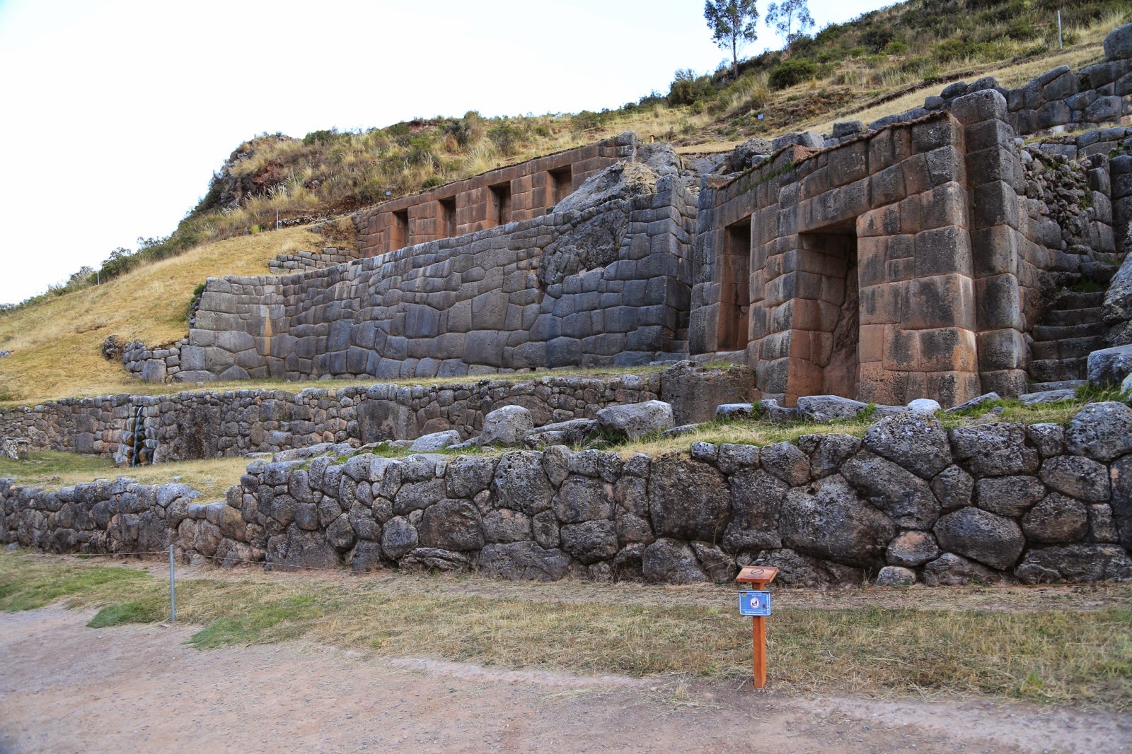 Murs incas en pierre ouvragée