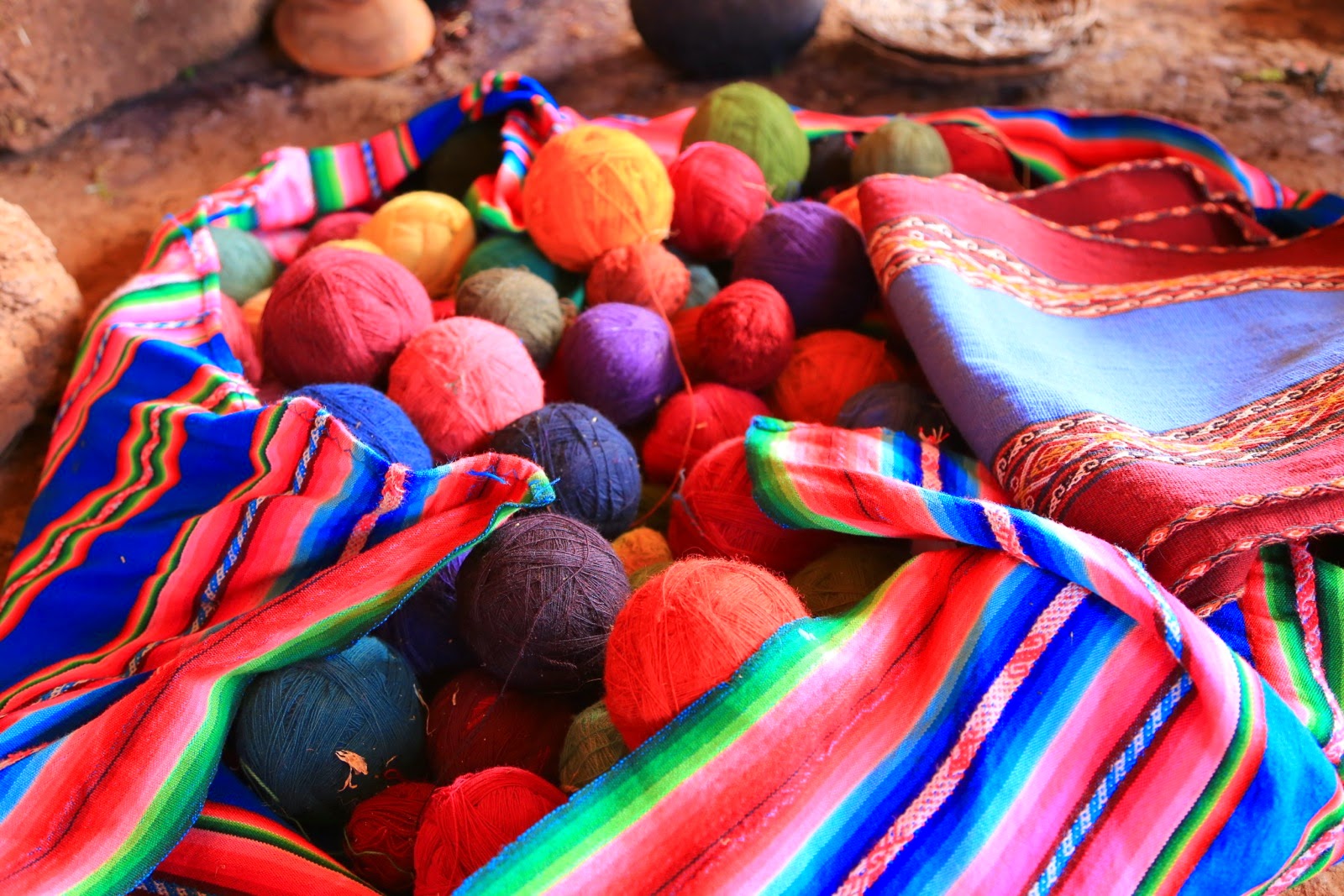 Pelotes de laine colorée
