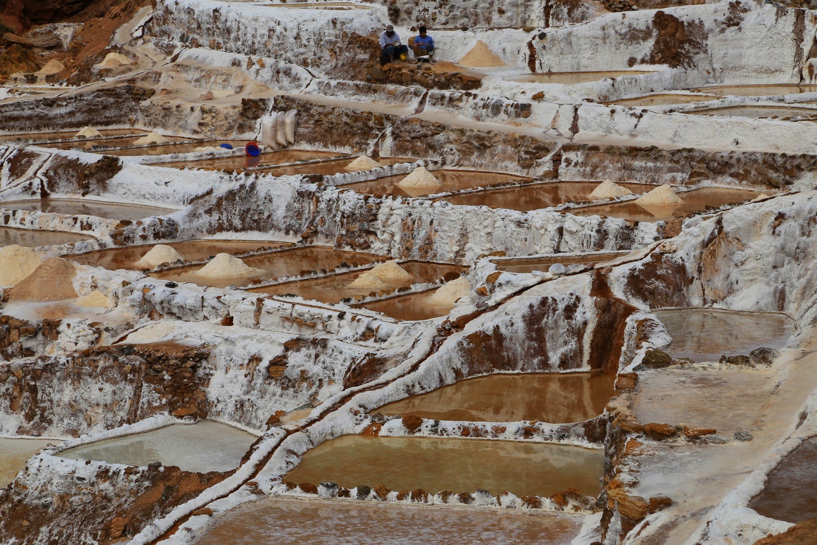 Bassins de sel en gros plan