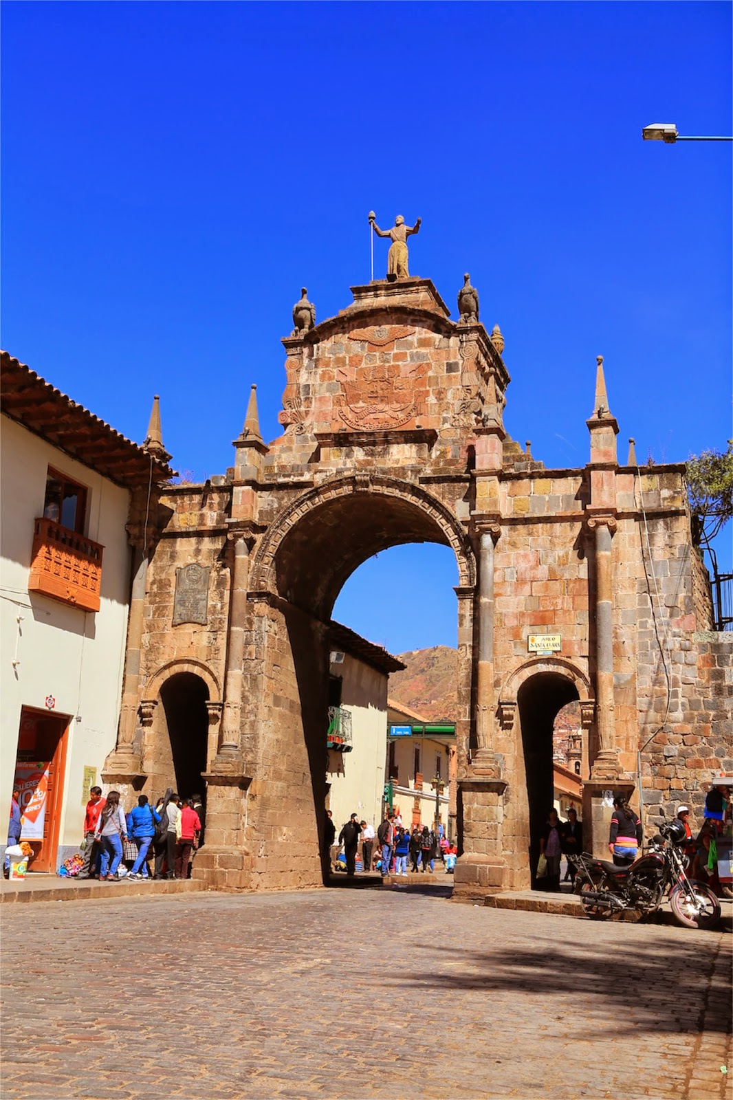 Arche coloniale et balcons