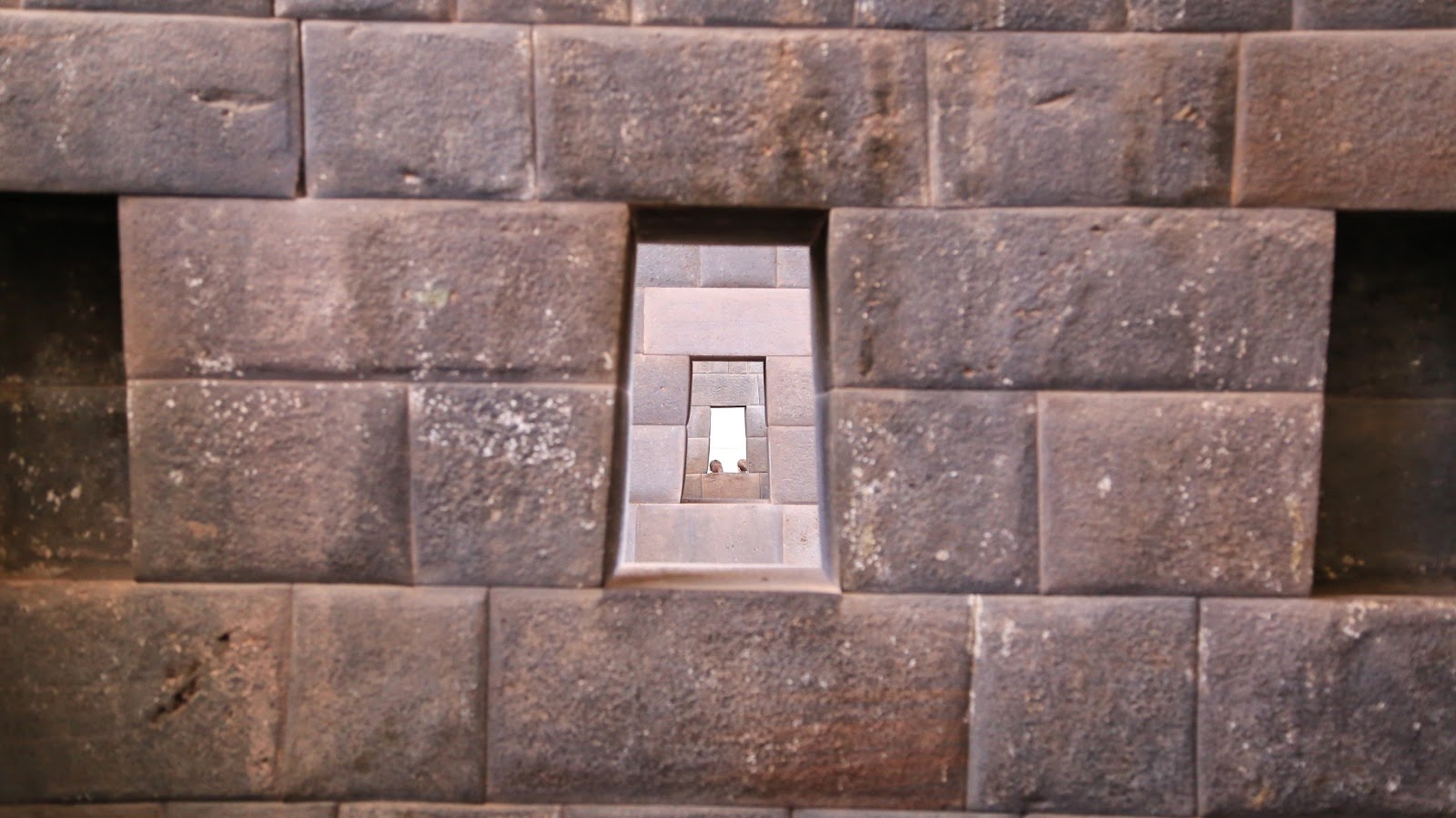 Niche trapézoïdale dans un mur inca
