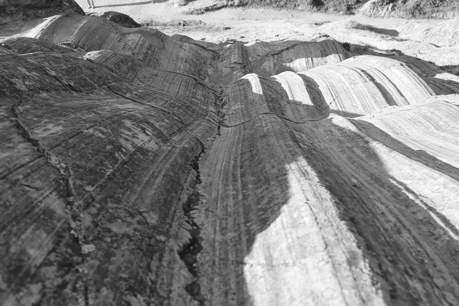 Toboggan de pierre en noir et blanc