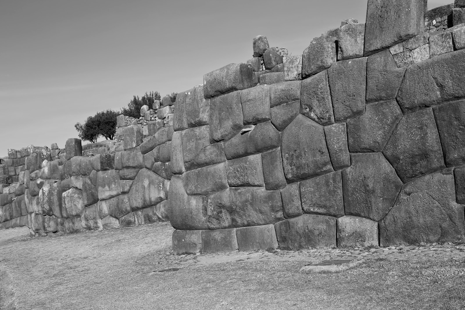 Mur inca en noir et blanc