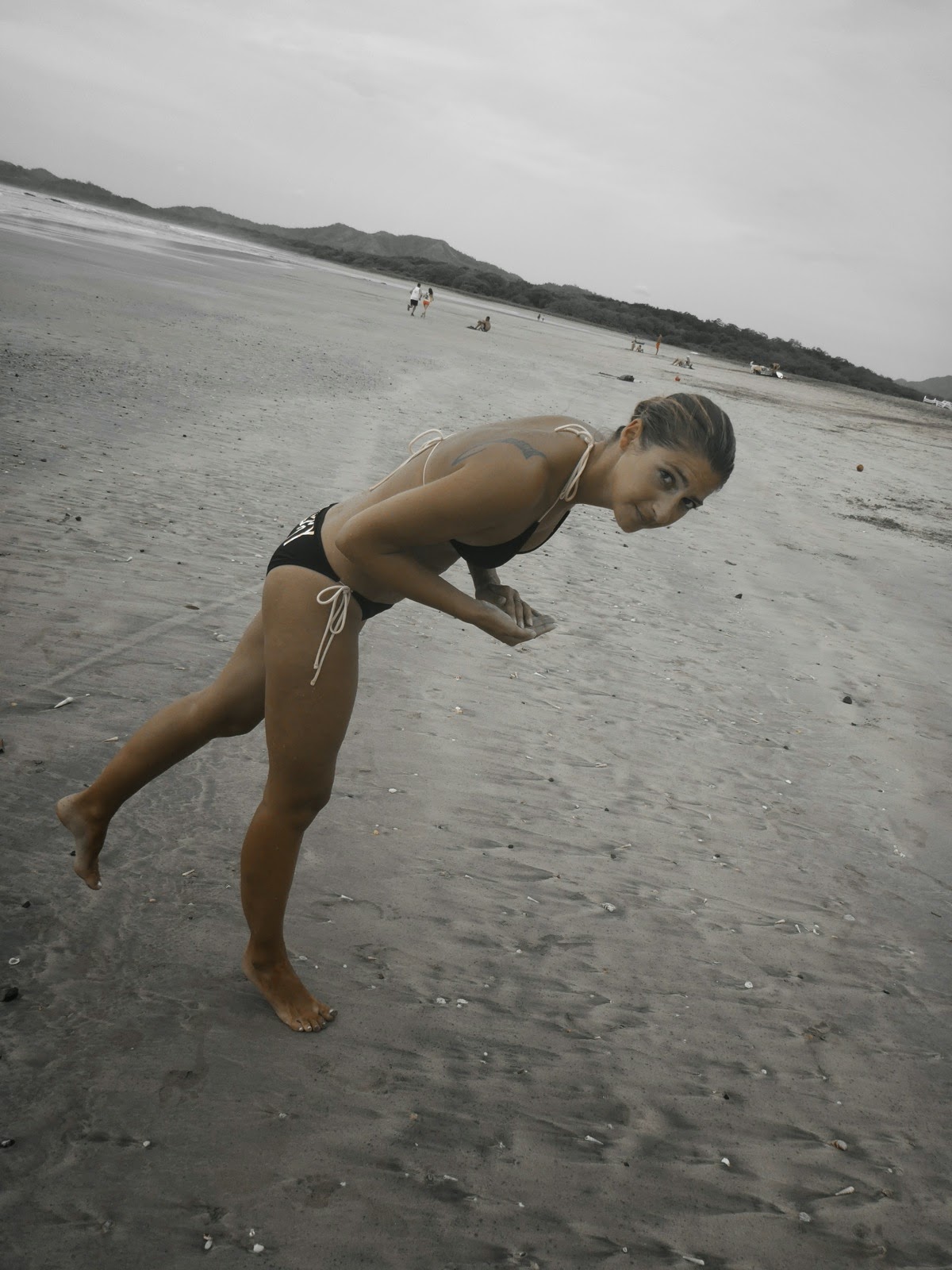 Échauffement sur la plage avant le surf