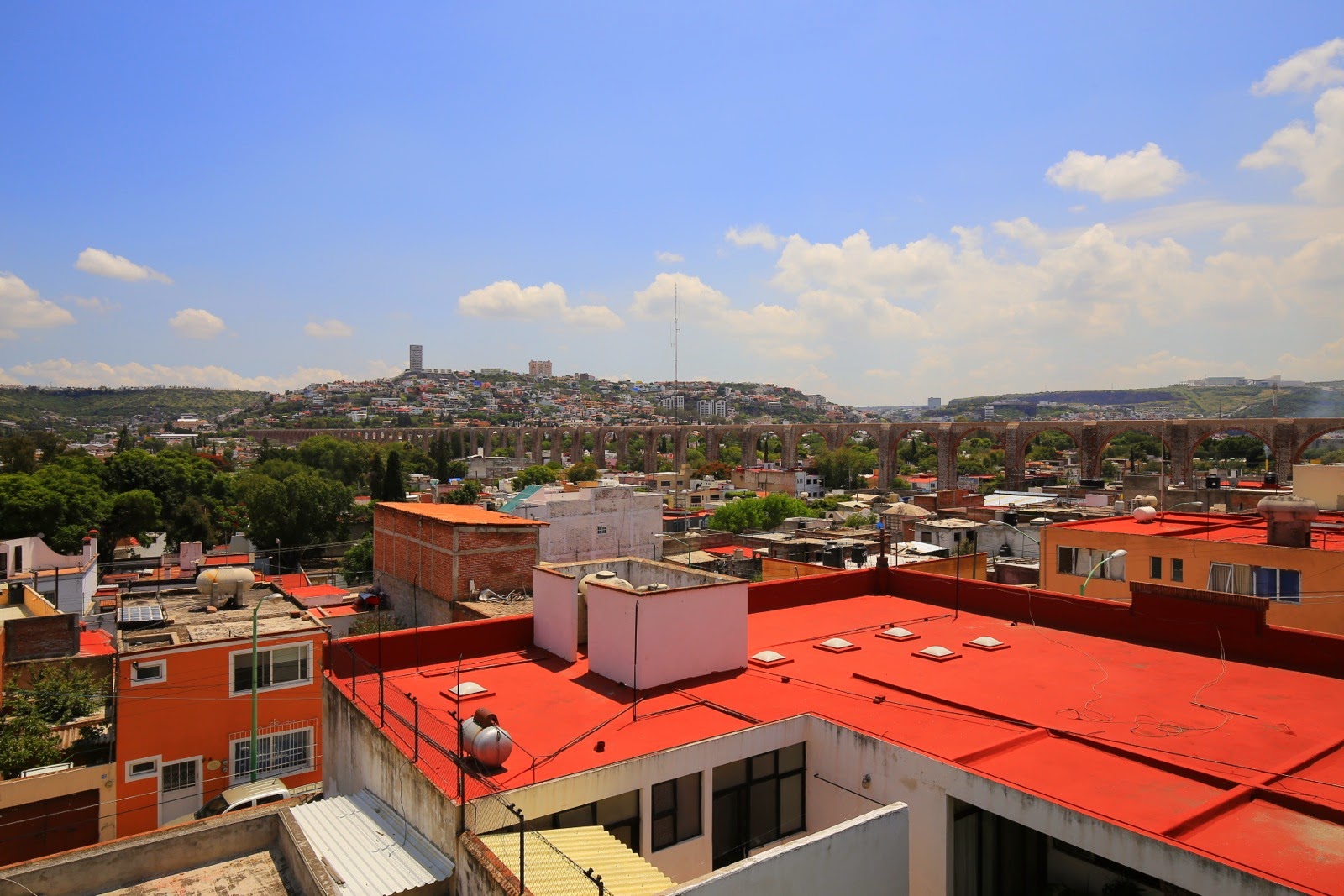 Vue sur les toits rouges de Queretaro