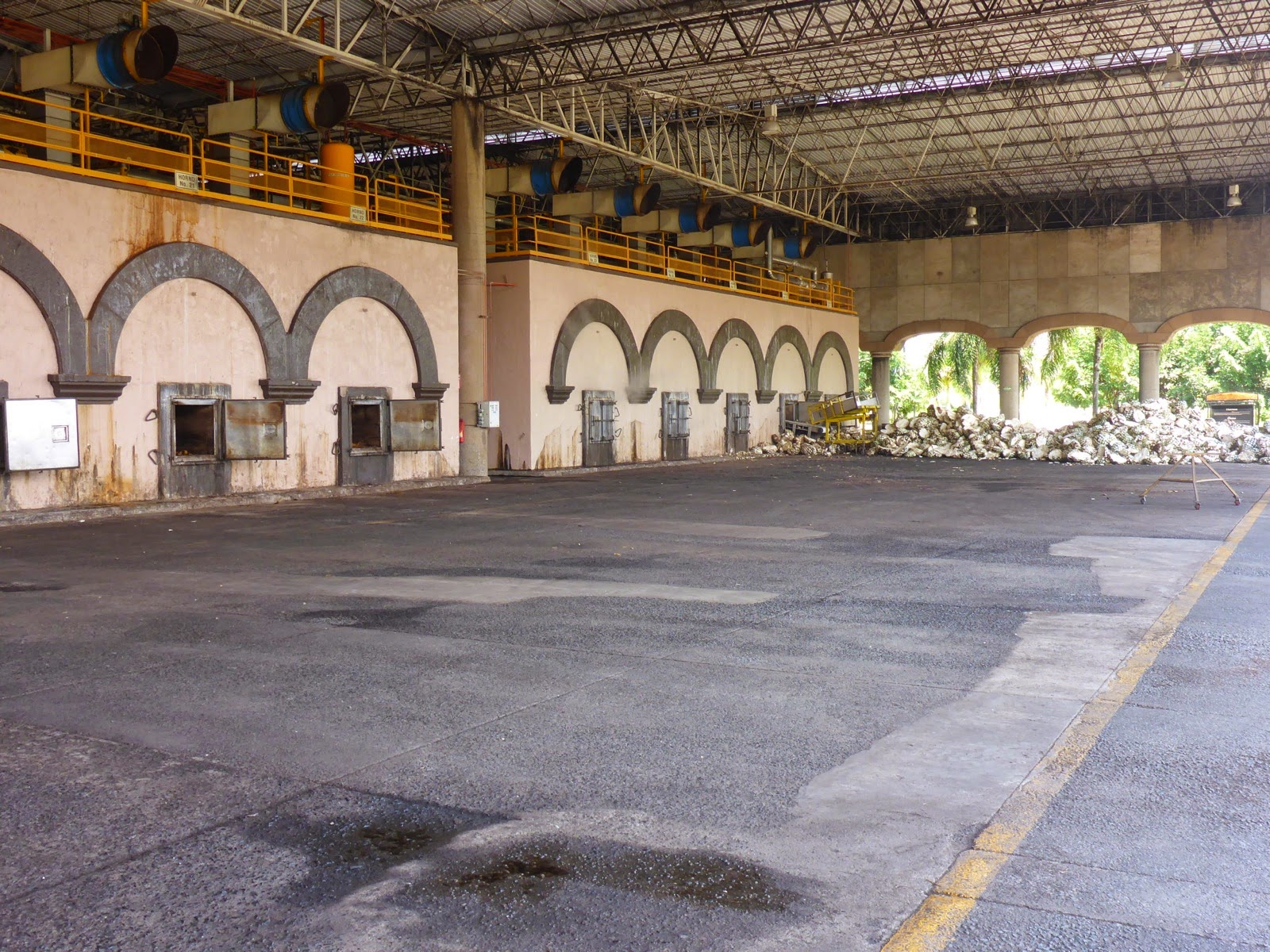 Grand hangar de la distillerie