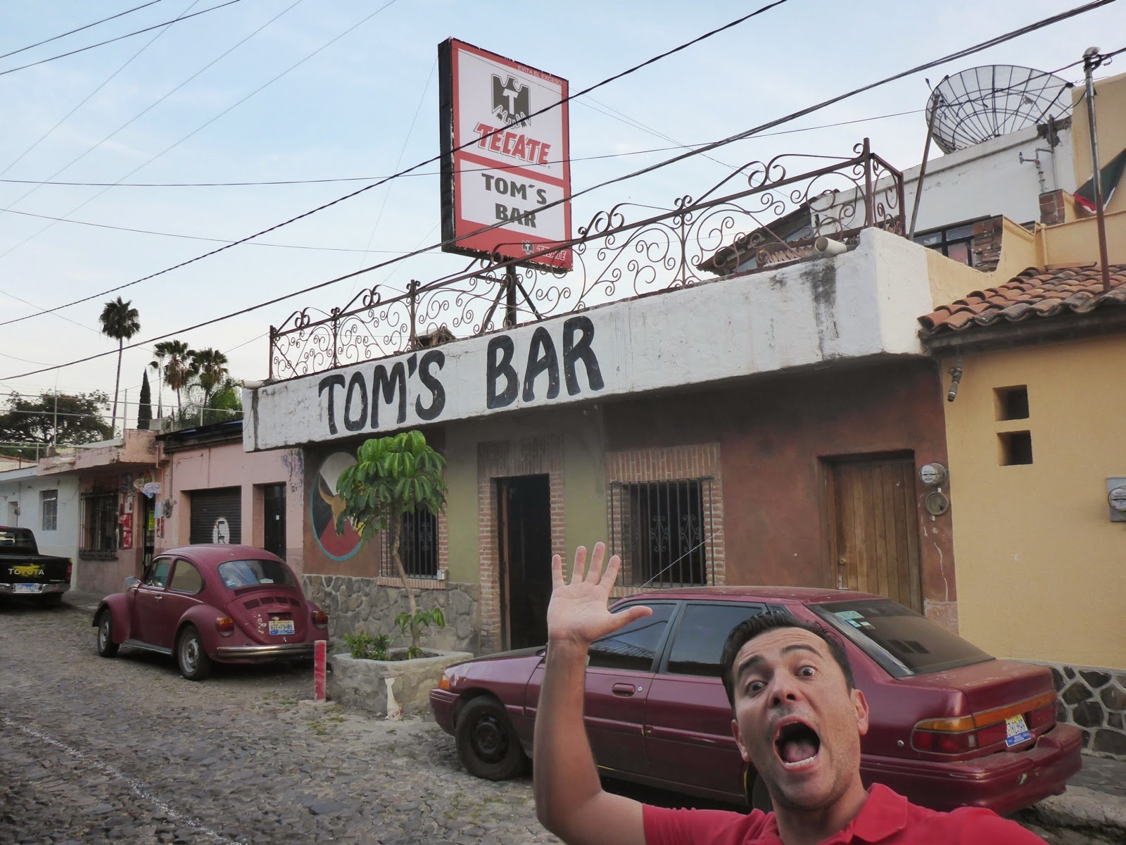 Grimace devant un bar d’Ajijic
