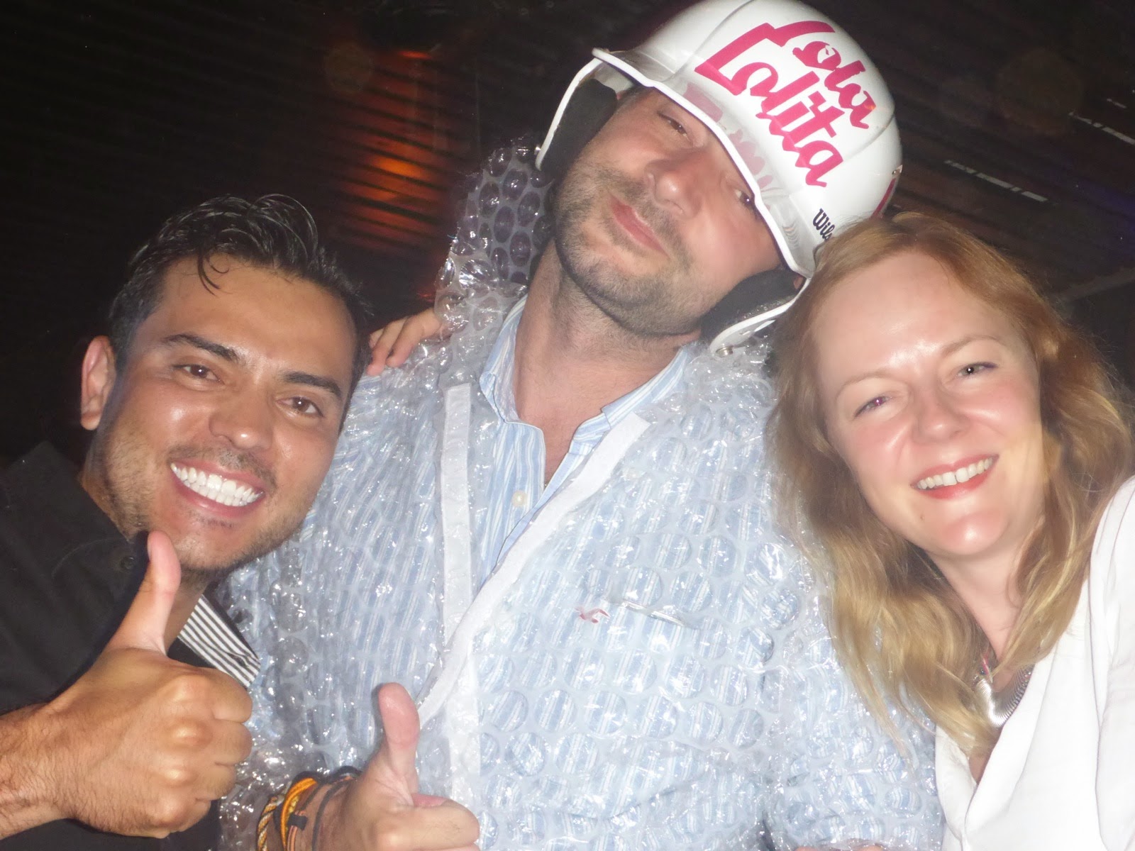 Fête d’anniversaire entre amis au bar