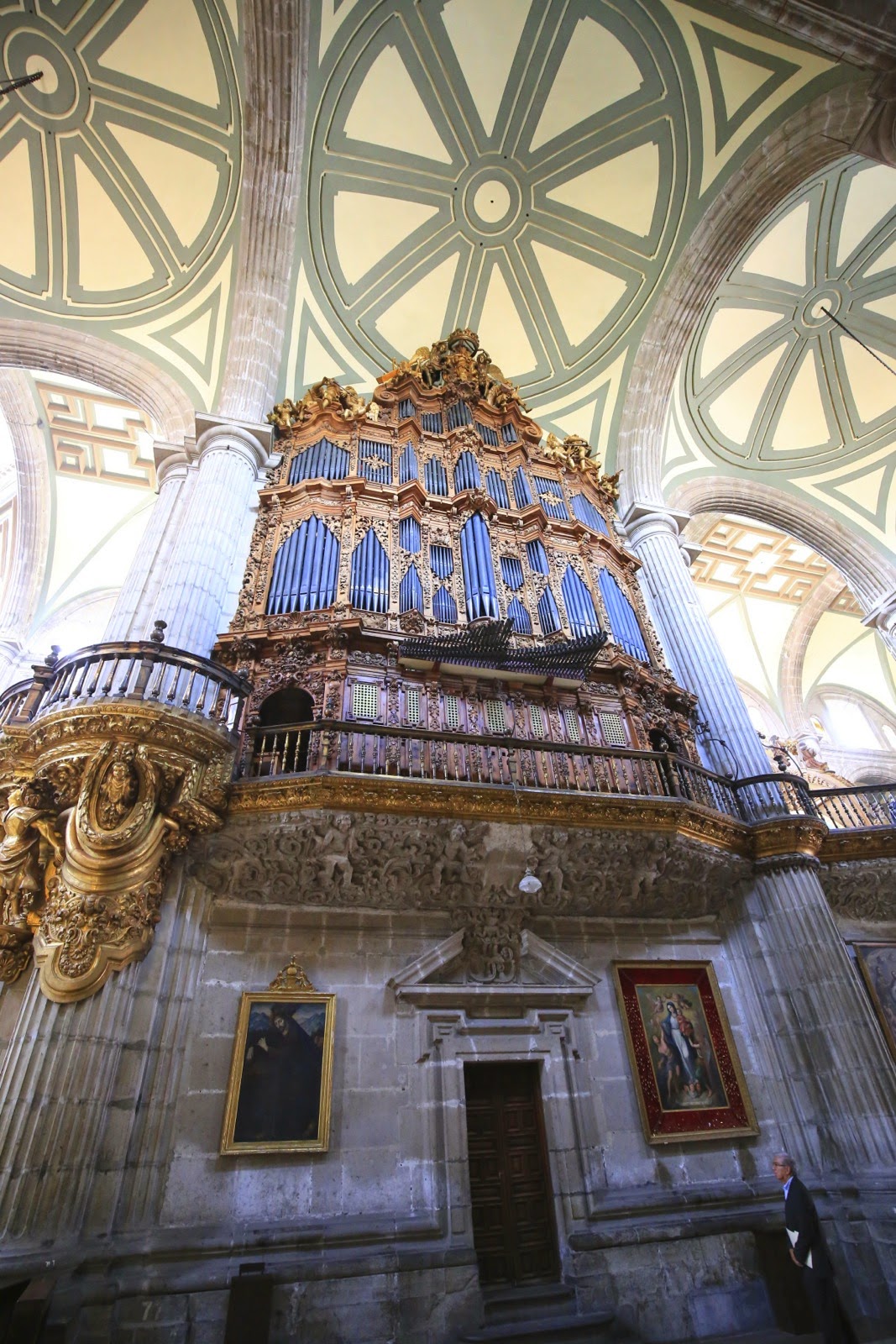 Buffet d’orgue doré de la cathédrale