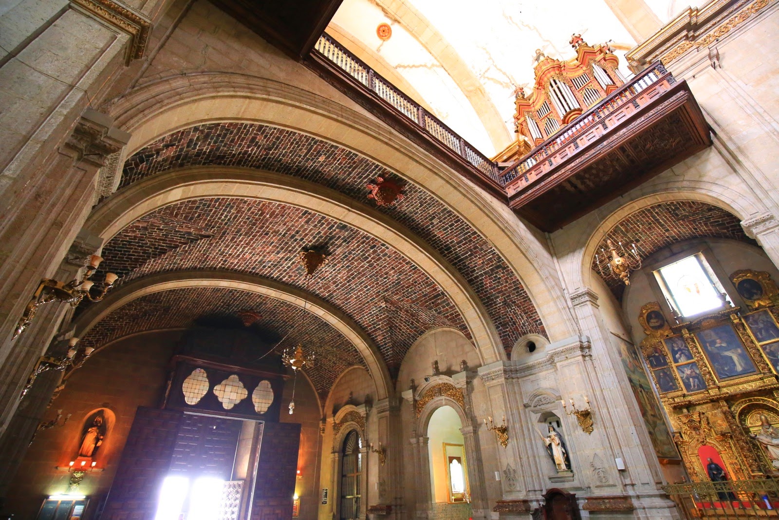 Voûtes peintes d’une église