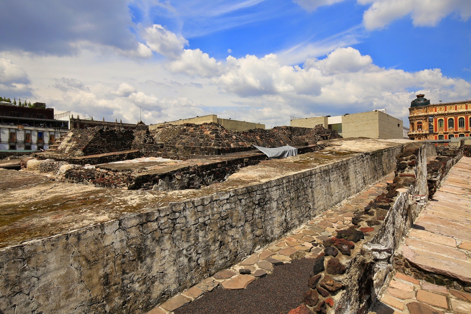 Murs et vestiges du Templo Mayor
