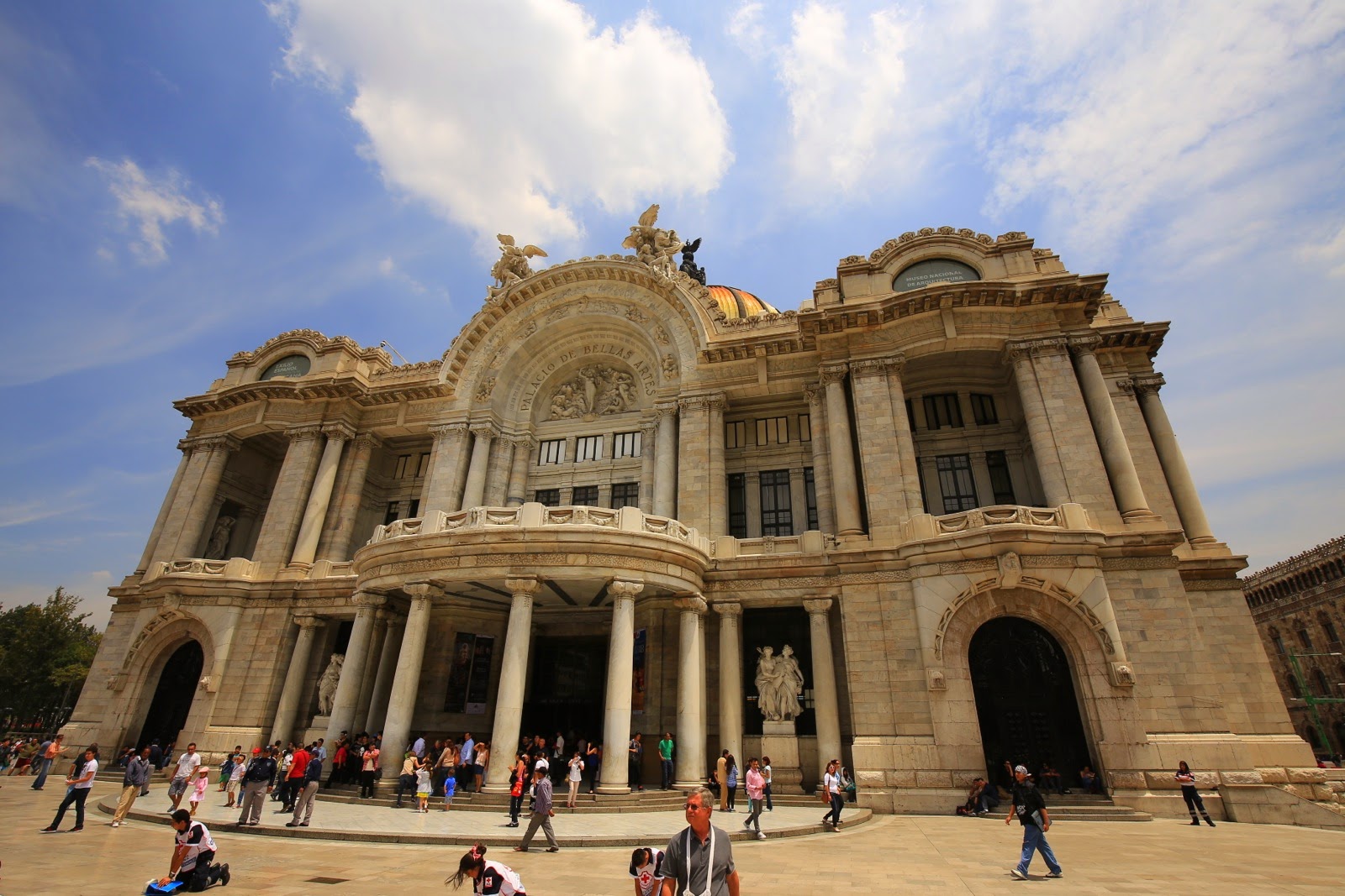 Palacio de Bellas Artes et sa façade blanche