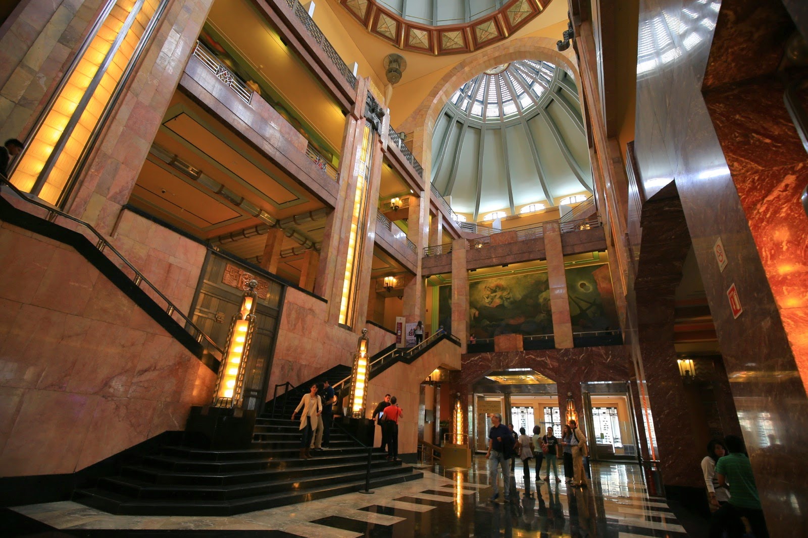 Intérieur art déco et coupole de Bellas Artes