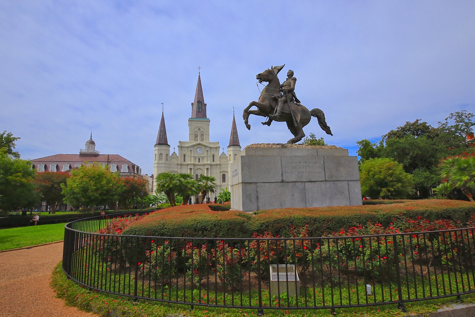 Jackson Square, la statue d’Andrew Jackson et la cathédrale Saint-Louis