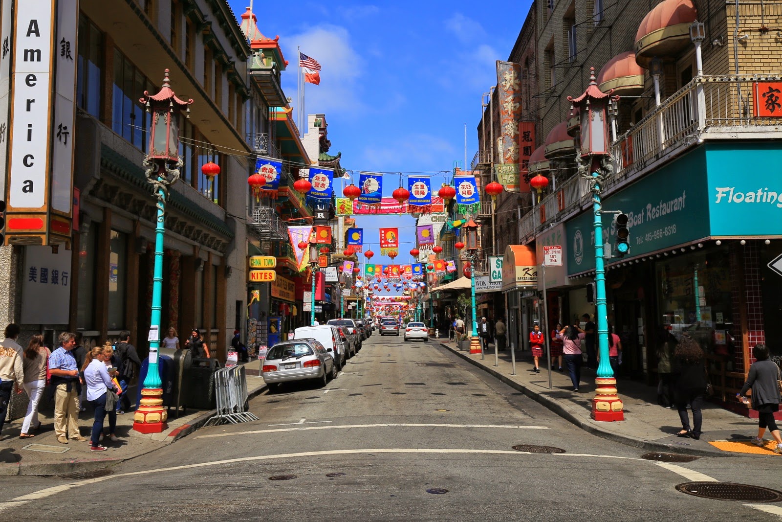 Lampions dans une rue de Chinatown