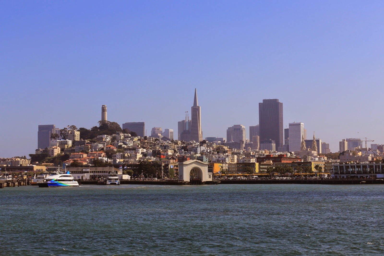 Le skyline de San Francisco depuis la baie